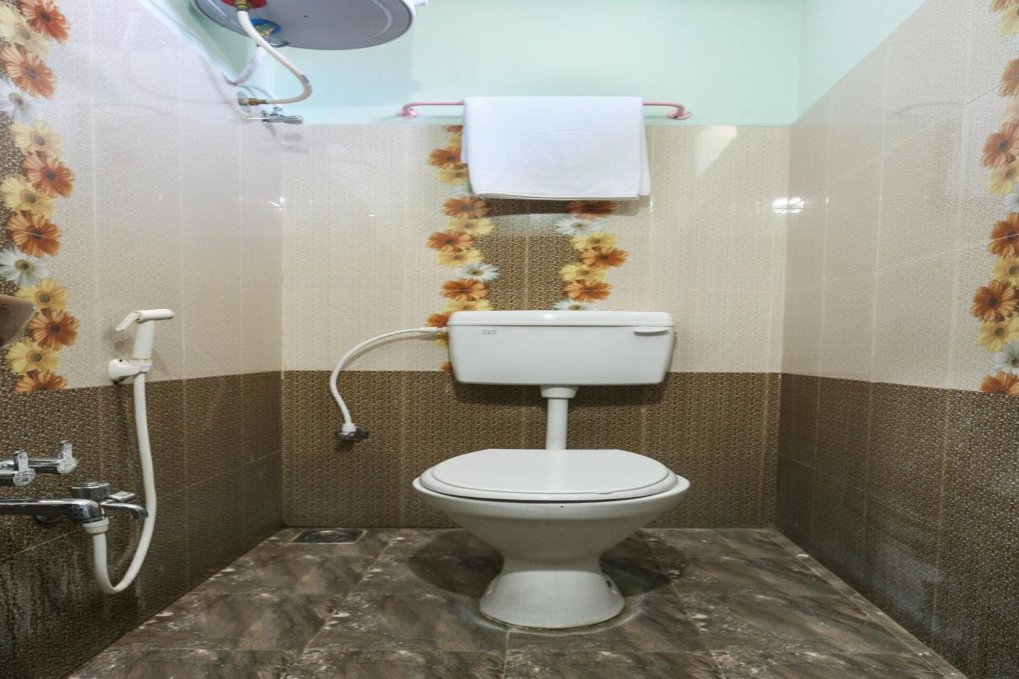 Oyo Modern Guest House Chennai Exterior photo