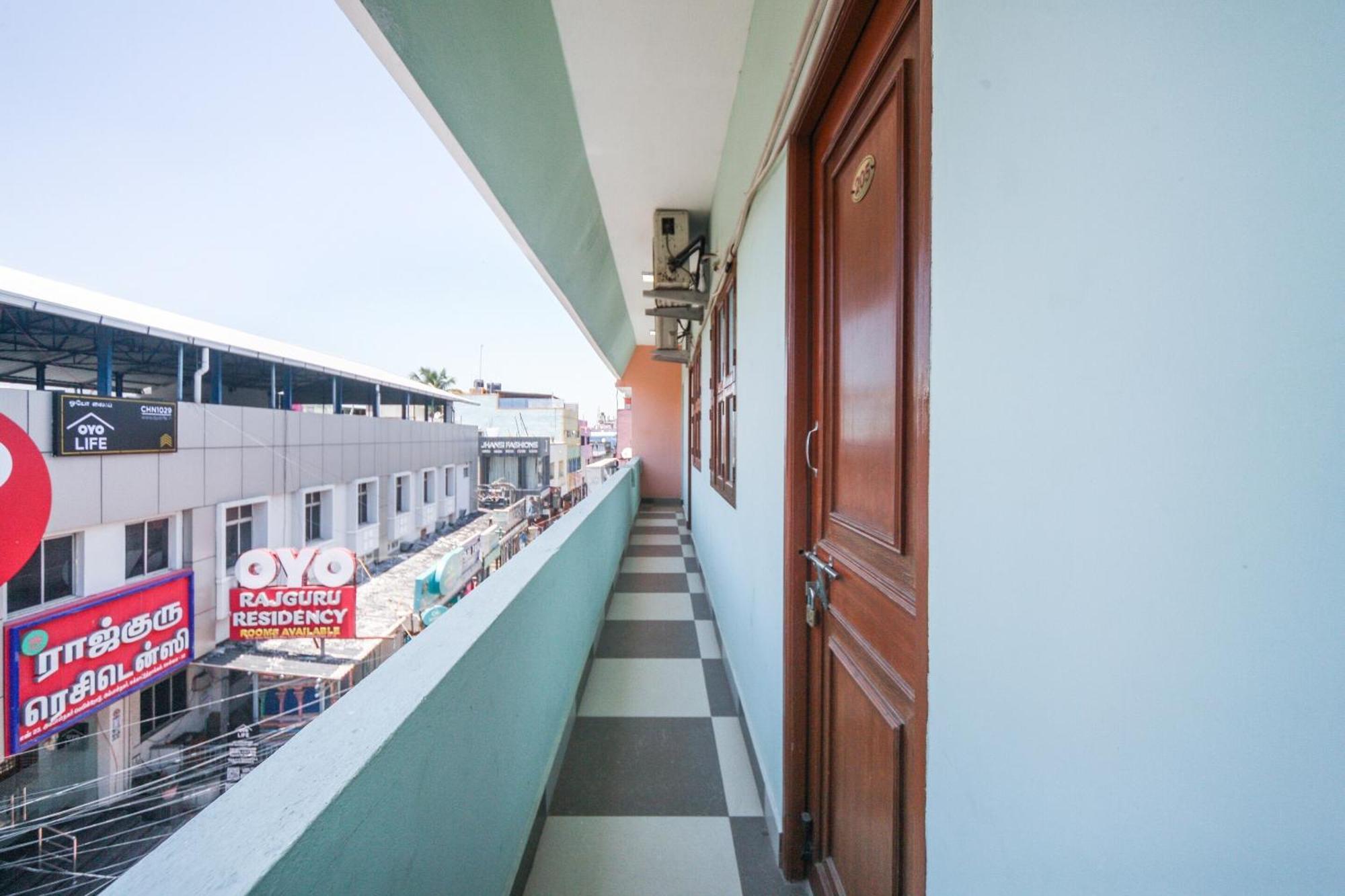 Oyo Modern Guest House Chennai Exterior photo
