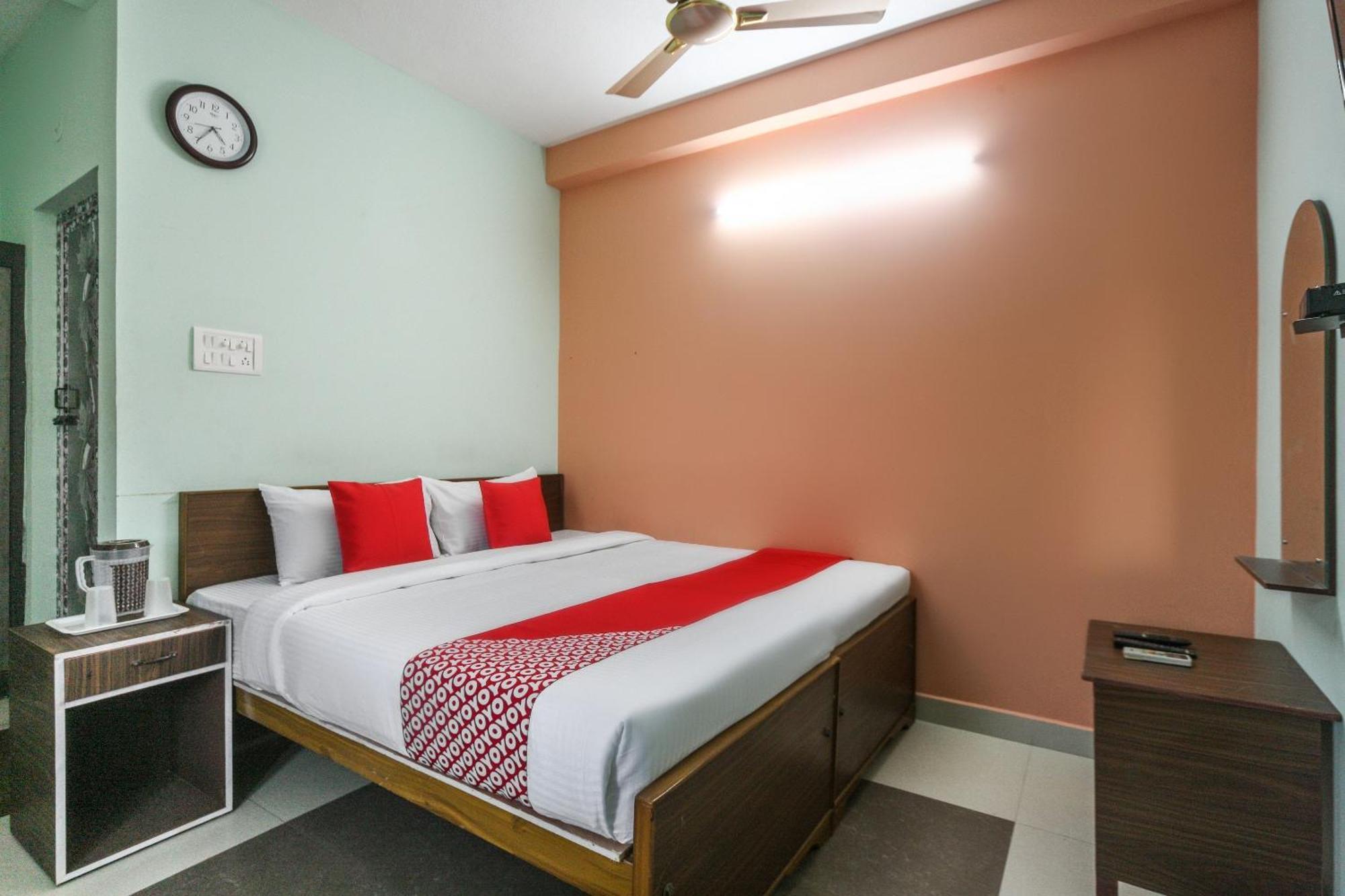 Oyo Modern Guest House Chennai Exterior photo